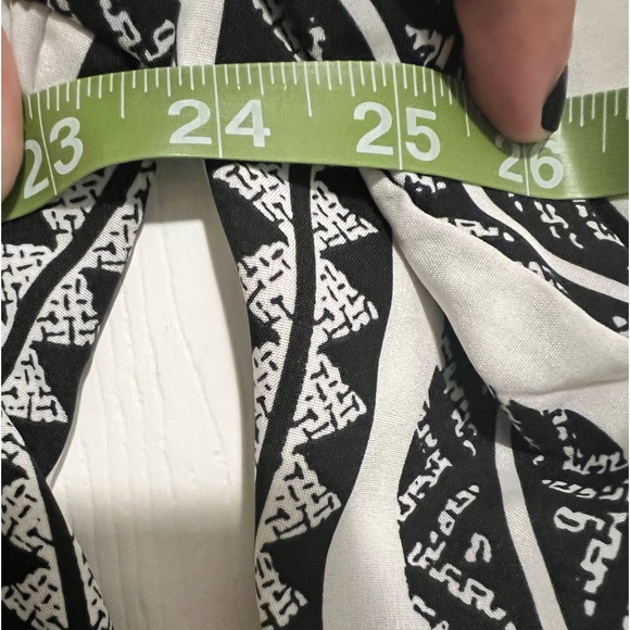 BRAND NEW, never worn before! Black and white knee length dress - Picture 3 of 6